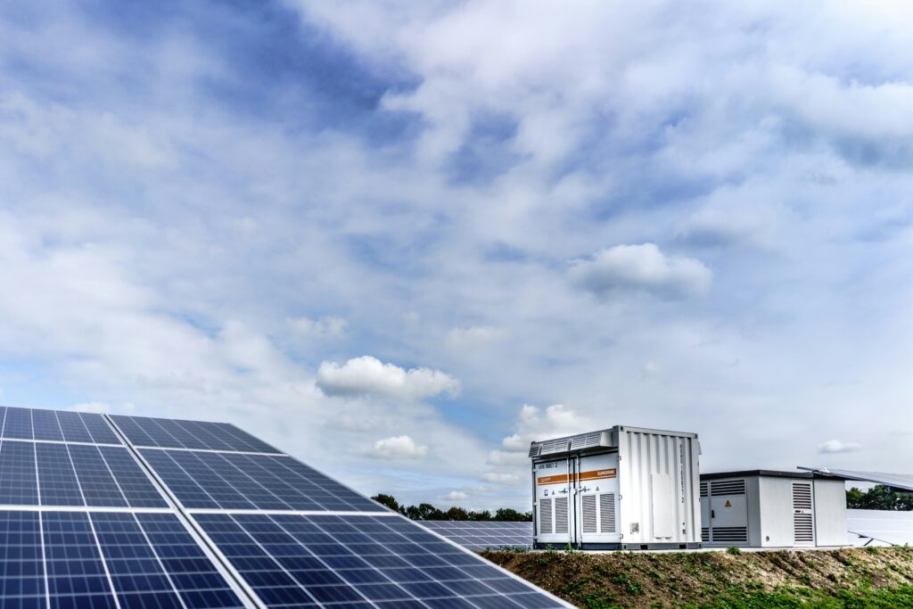Graph showing sharp growth in battery energy storage system registrations in Spain